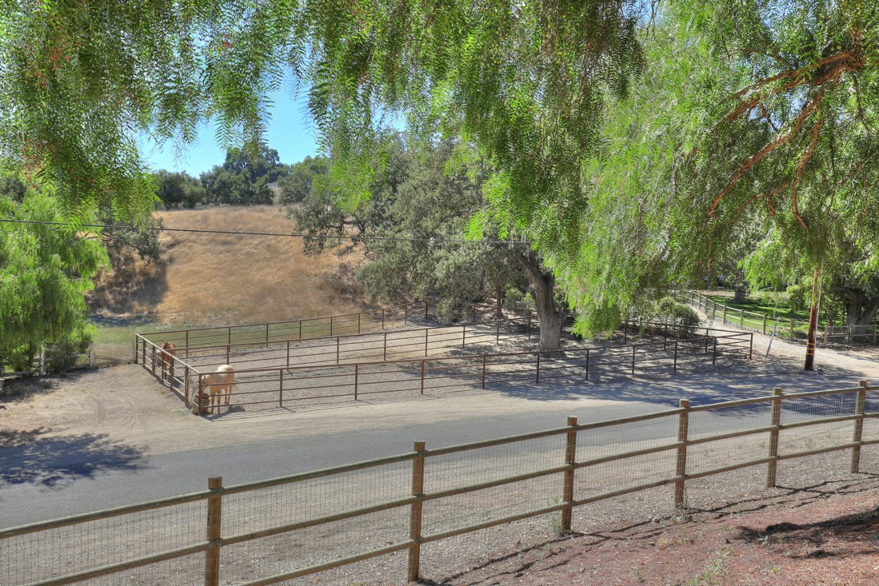 EQUESTRIAN COMPOUND IN WOODSTOCK RANCH