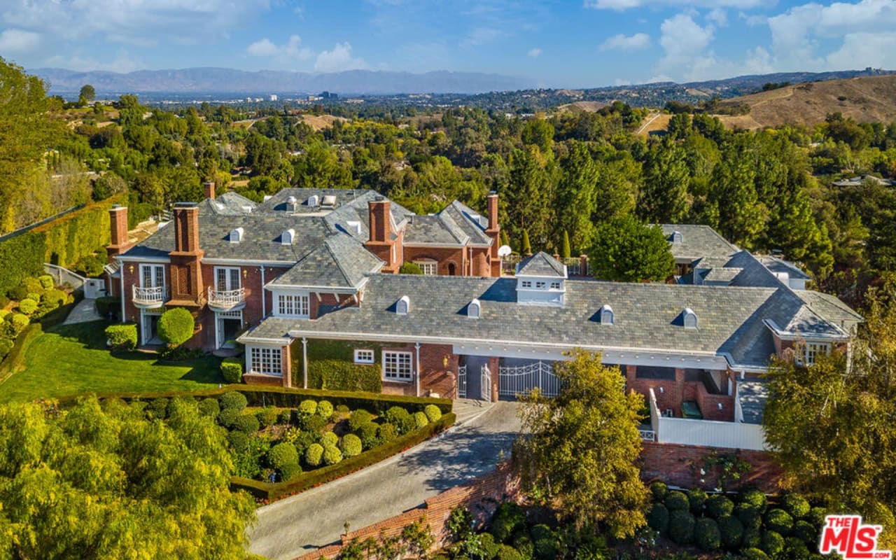 5 Luxury Hidden Hills Properties Currently on the Market