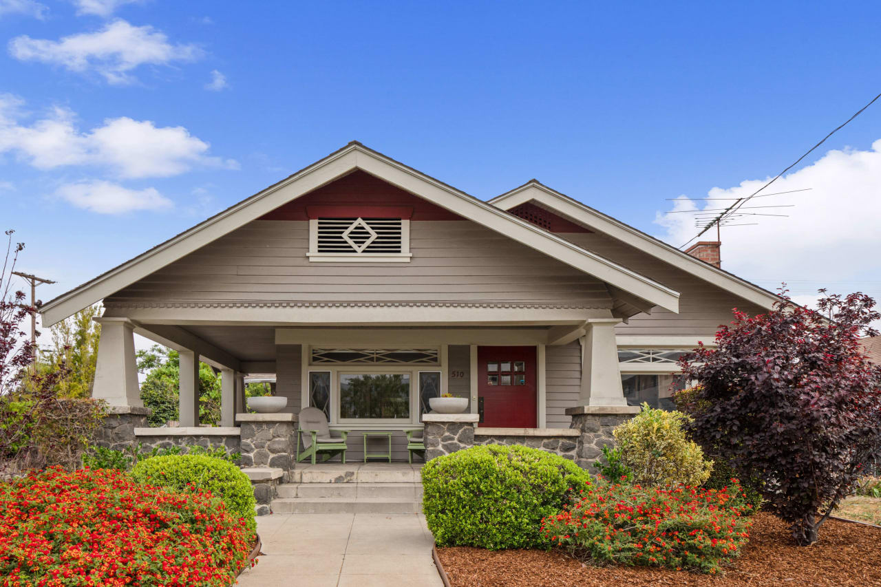 A Beautifully Preserved Craftsman in Glendale 