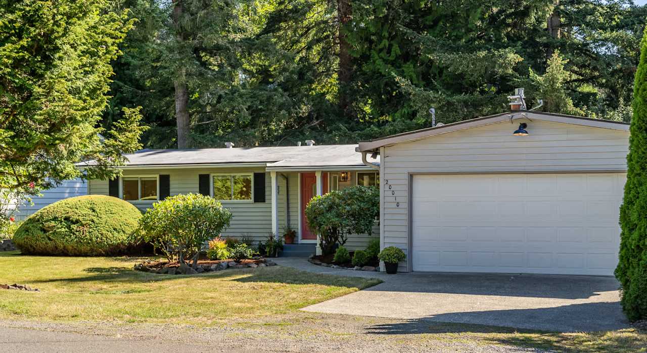 Charming Rambler in Lake Forest Park