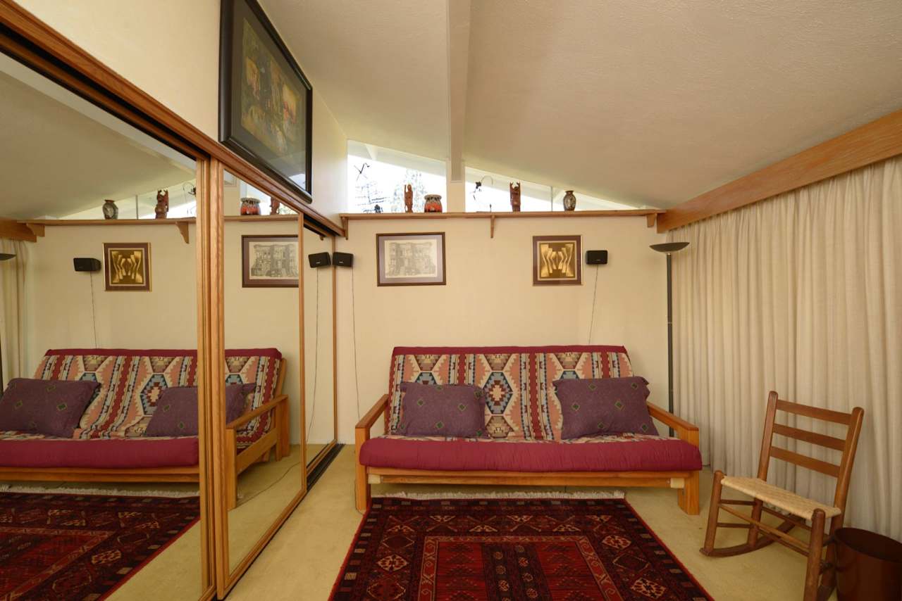 8768 QUAKERTOWN Avenue