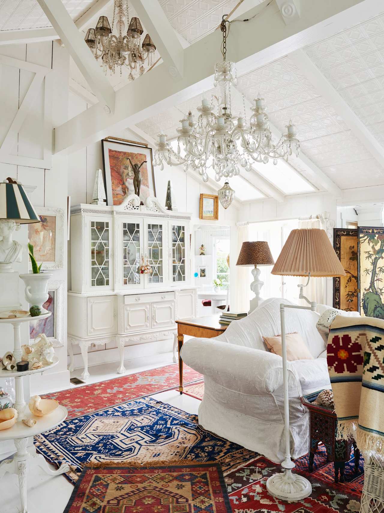 8805 LOOKOUT MOUNTAIN Avenue