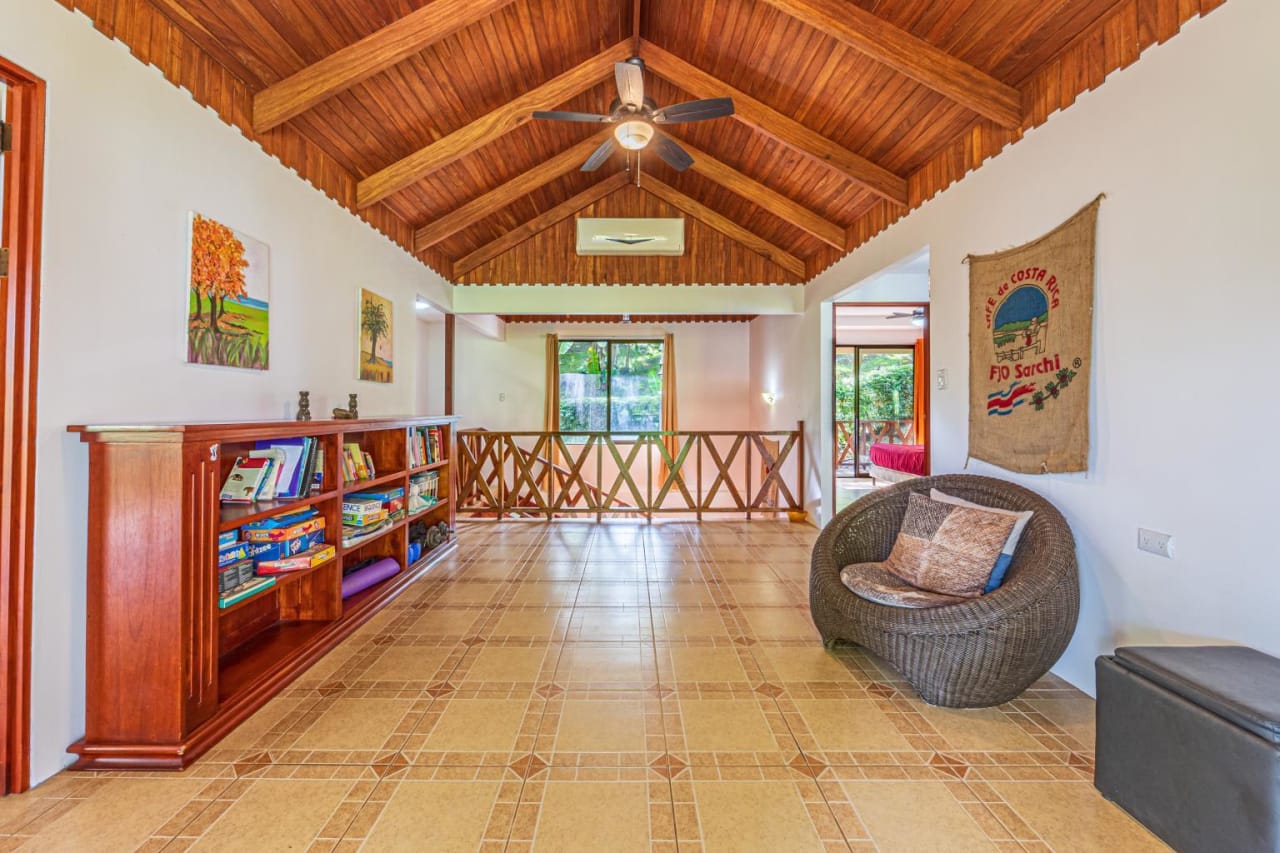 Uvita, Jungle Retreat Center on the Uvita River. Private and 17 Acres