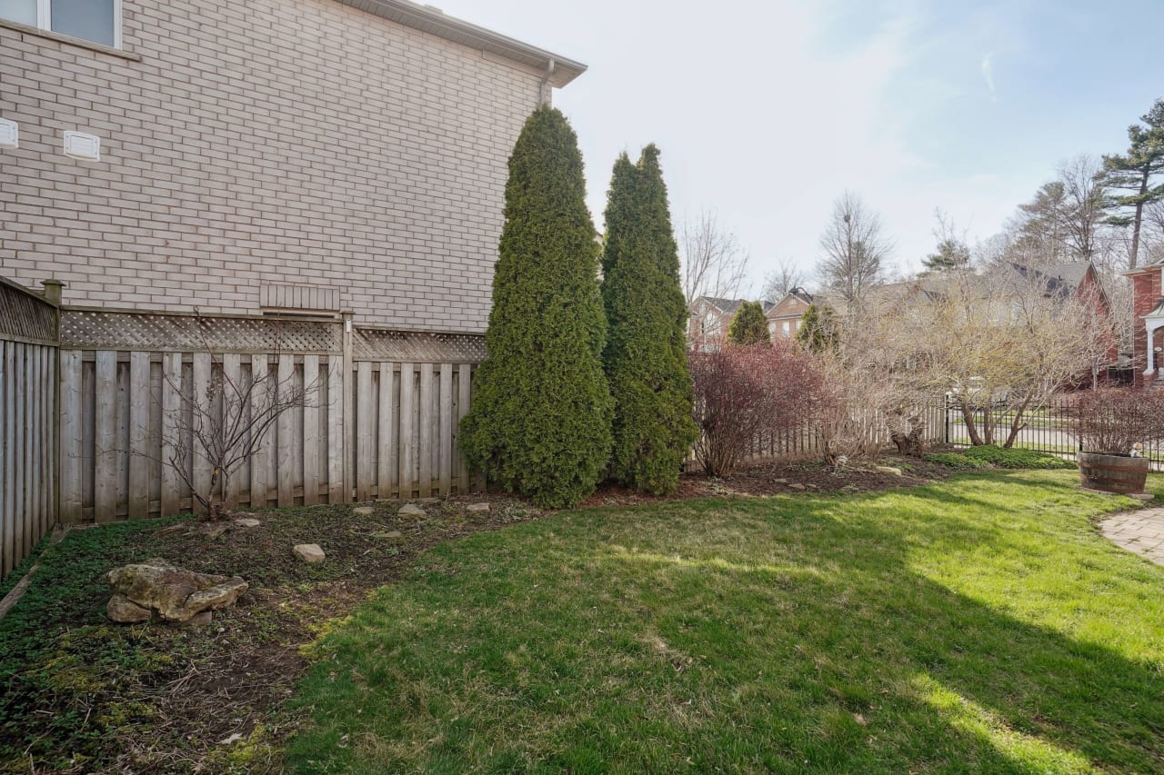 Raised Bungalow in desirable Westoak Trails