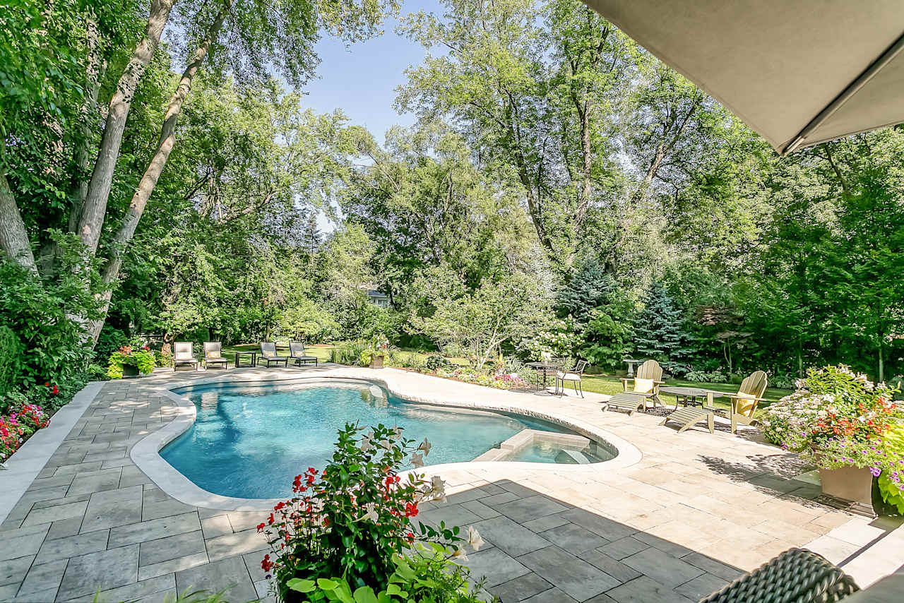 317 Chartwell Road Oakville, ON L6J 4A1 Goodale Miller Team