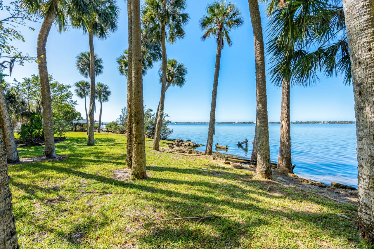 6335 & 6345 S Tropical Trl, Merritt Island 3,000,000