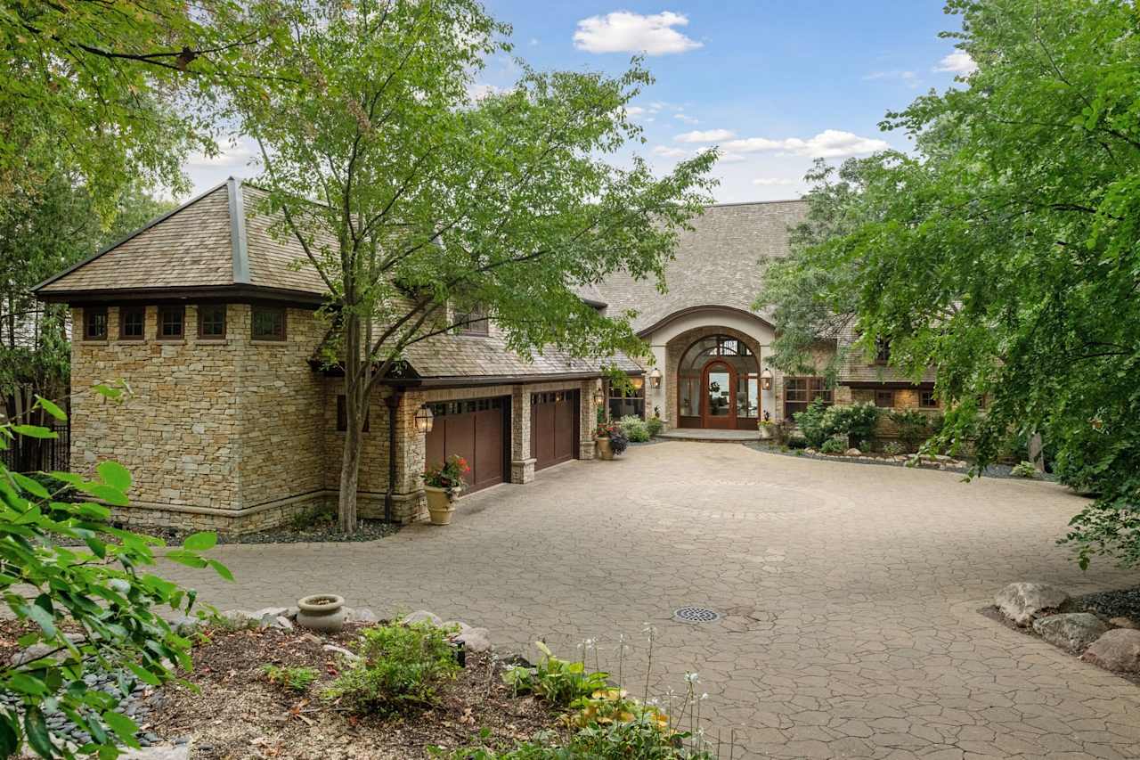 20630 Linwood Road, Deephaven John Adams Real Estate