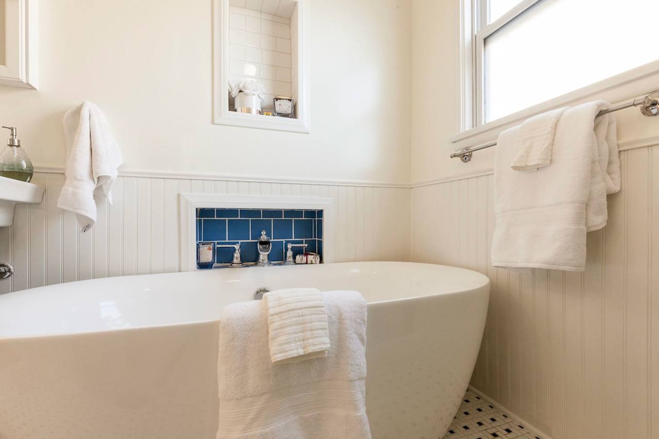 3430 MONTROSE Avenue