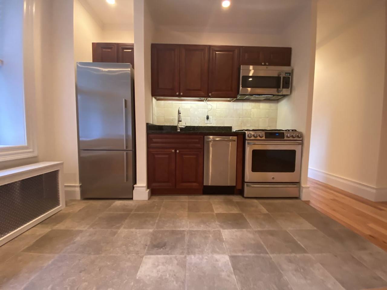 STREET Nicholas AVENUE