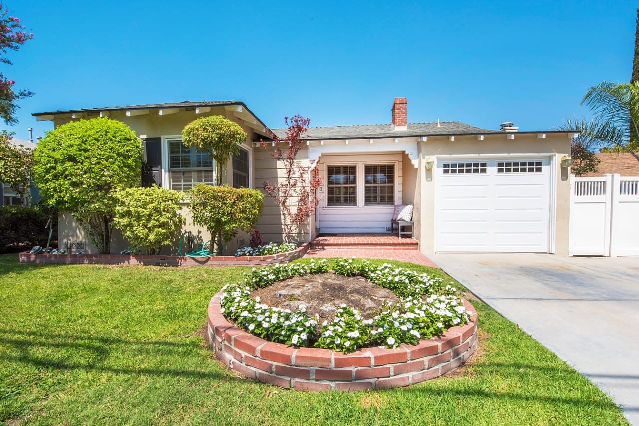 10257 Camarillo St-Represented buyer