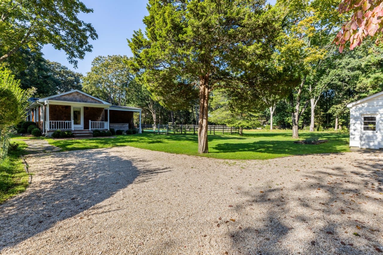 IMMACULATE RANCH SURROUNDED BY NATURE