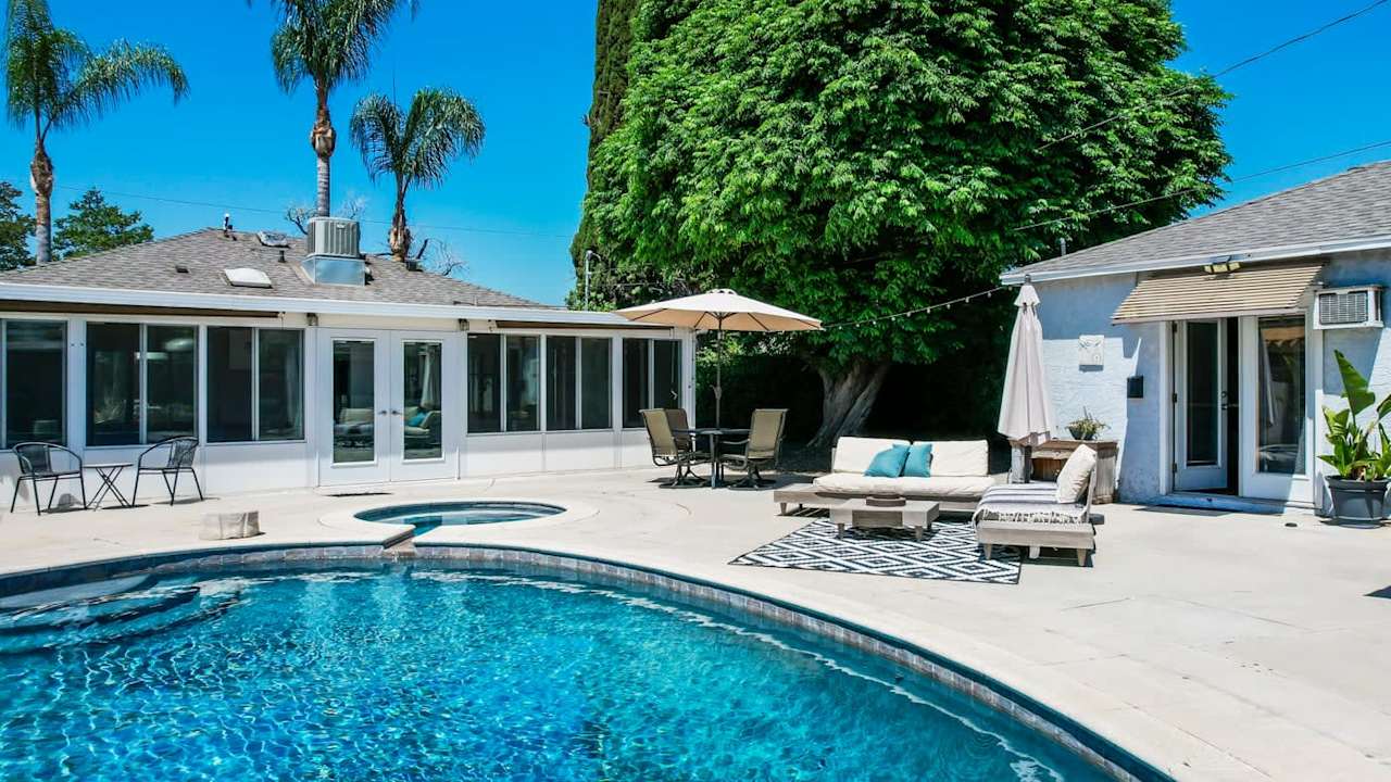 11949 Burton Street North Hollywood, CA 91605