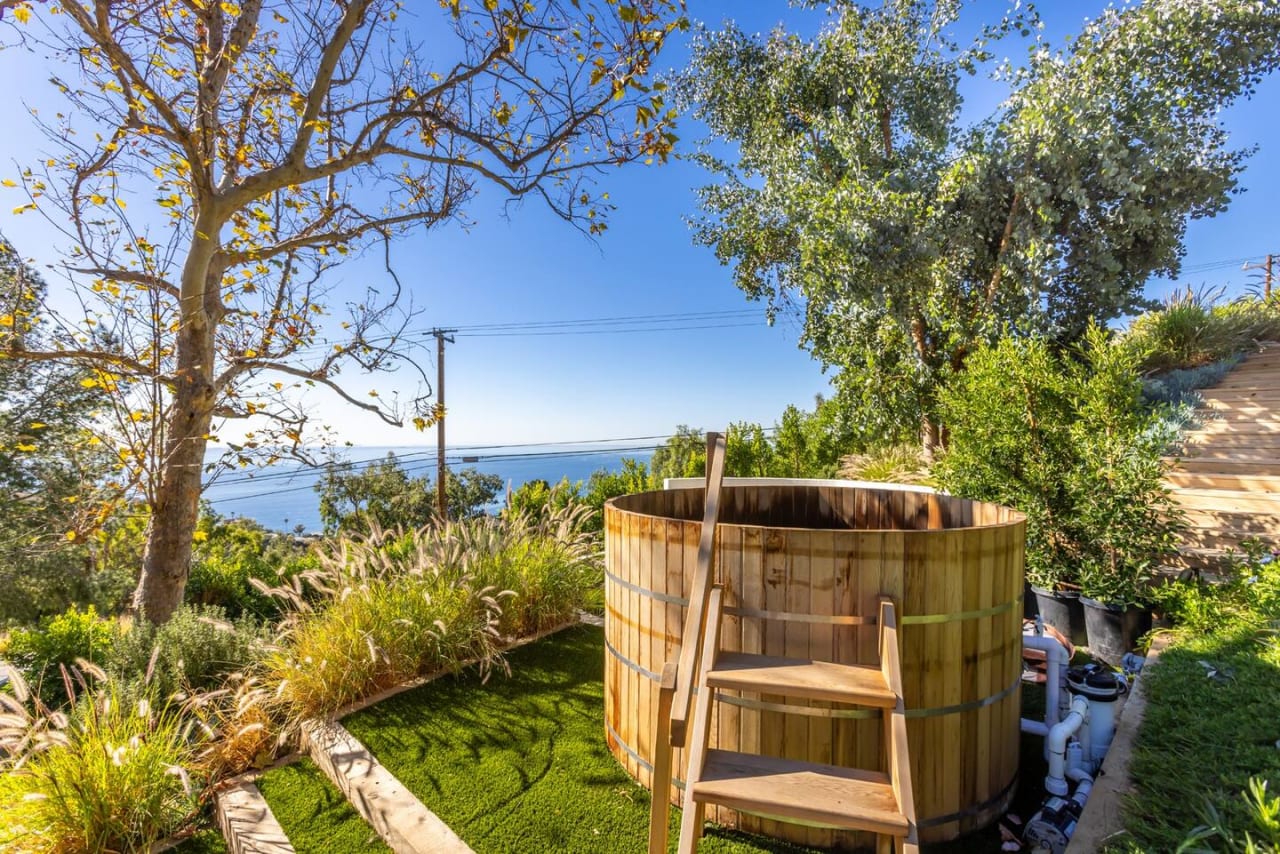 Entire Malibu Estate, 2 Hot tubs, Guest house