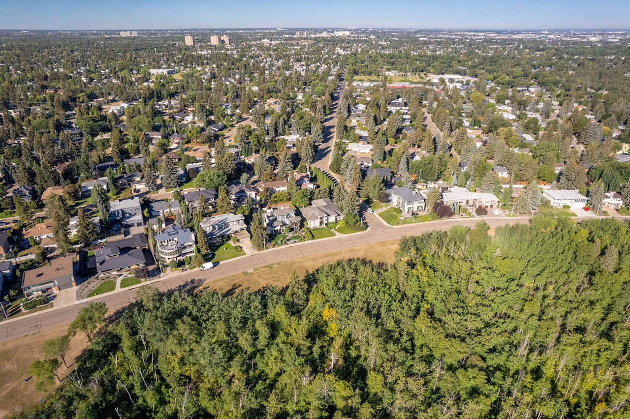 9028 Valleyview Dr NW Edmonton, AB T5R 5T6 4 Beds Rimrock Real Estate