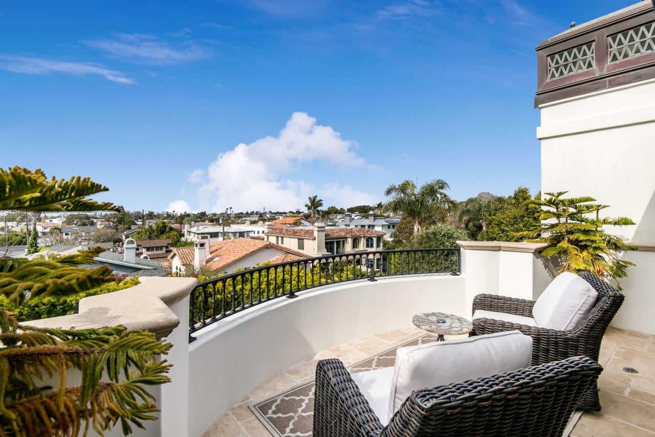 Your own private resort in the heart of Manhattan Beach