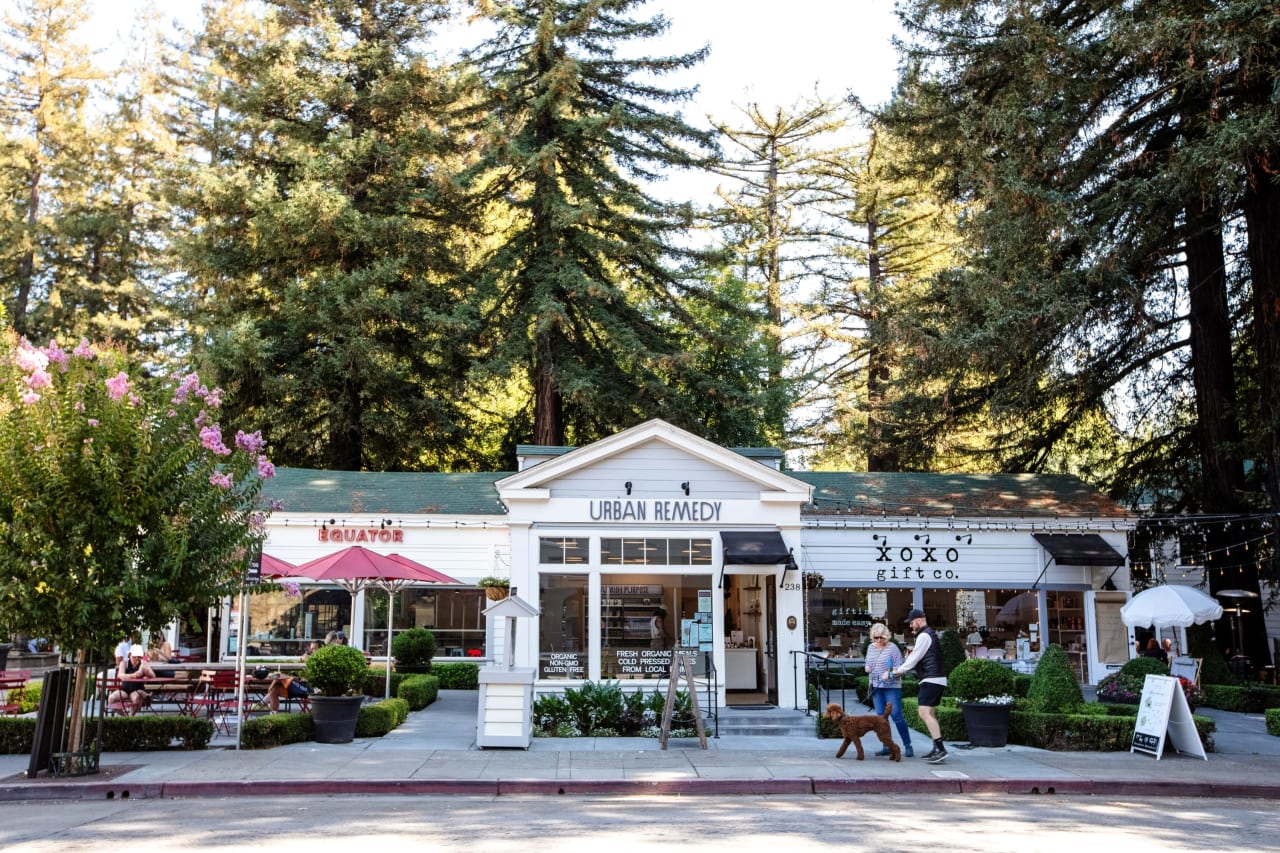 Larkspur neighborhood