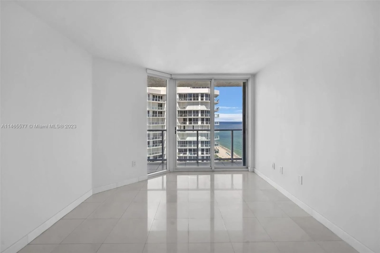 16445 Collins Ave Apt 2626