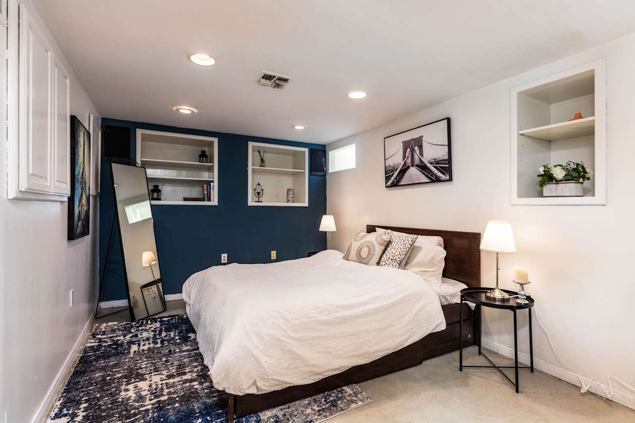 3430 MONTROSE Avenue