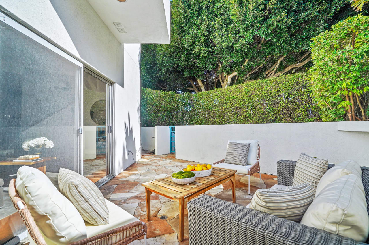 Santa Monica Townhouse Rochelle Maize Beverly Hills Real Estate Agent