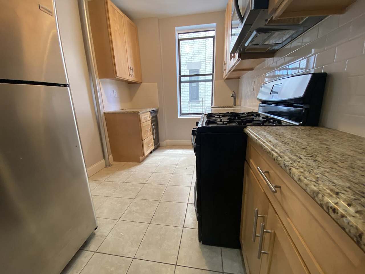 STREET Nicholas AVENUE