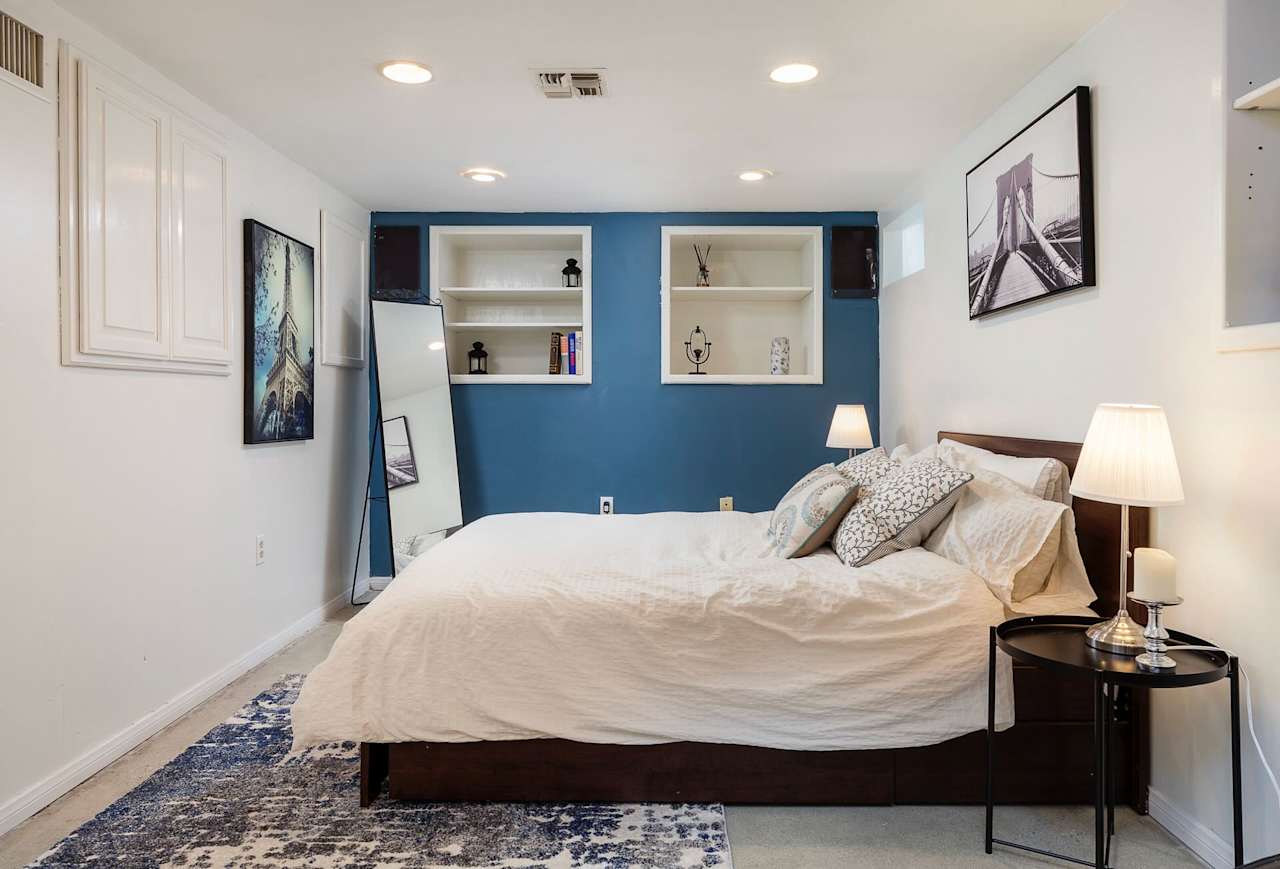 3430 MONTROSE Avenue