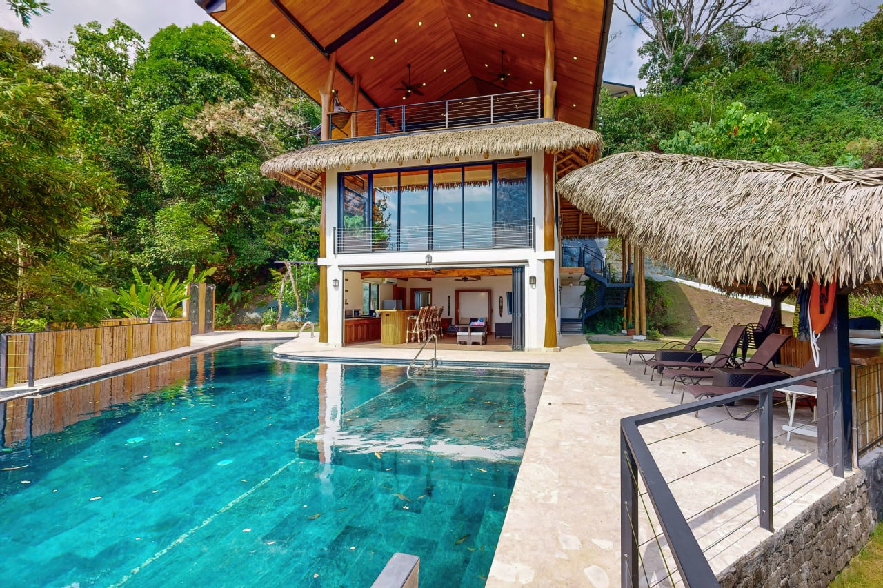 Villa Flor de La Vida, a Luxury 4 Bedroom Ocean View Home in Dominical!