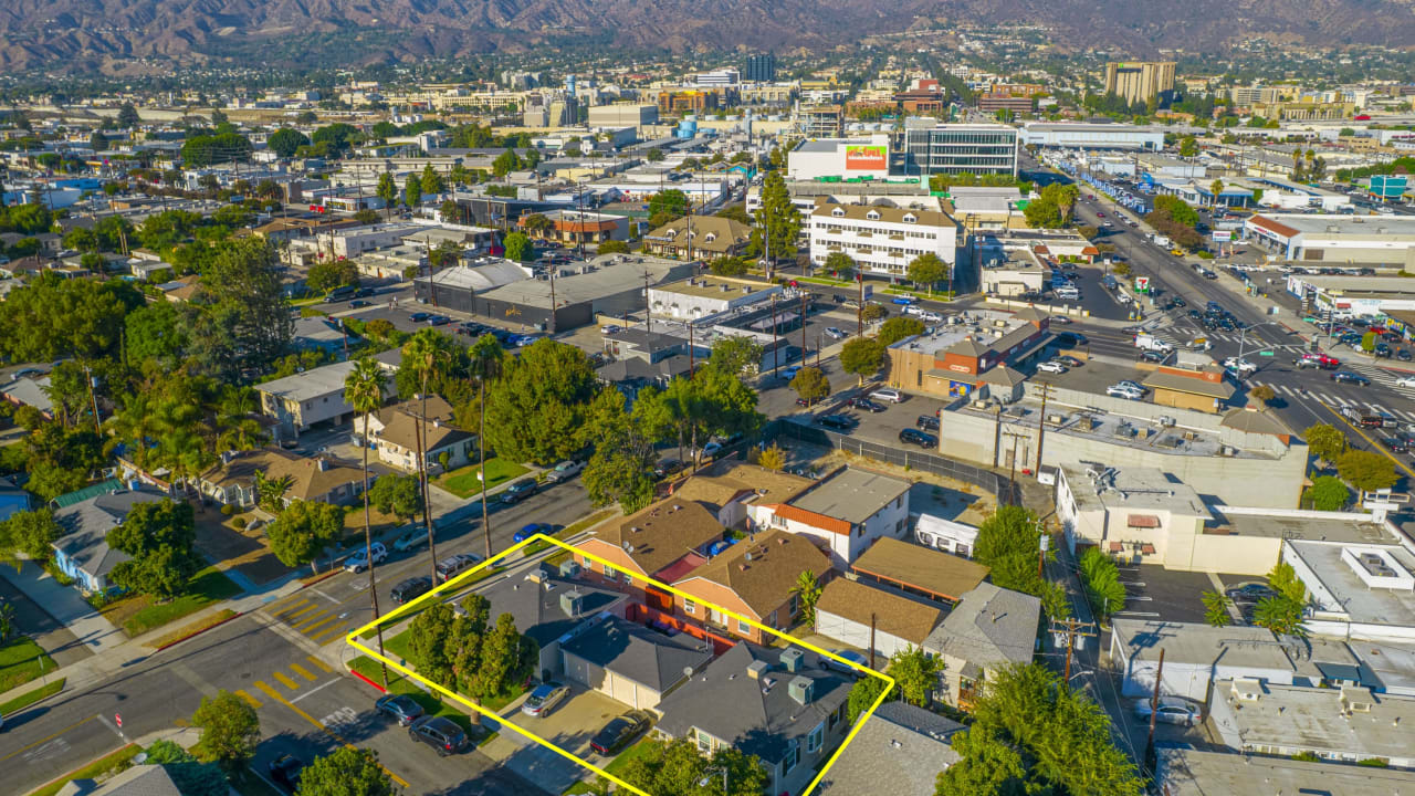 4-Plex in Prime Burbank Area with Great Upside Potential 