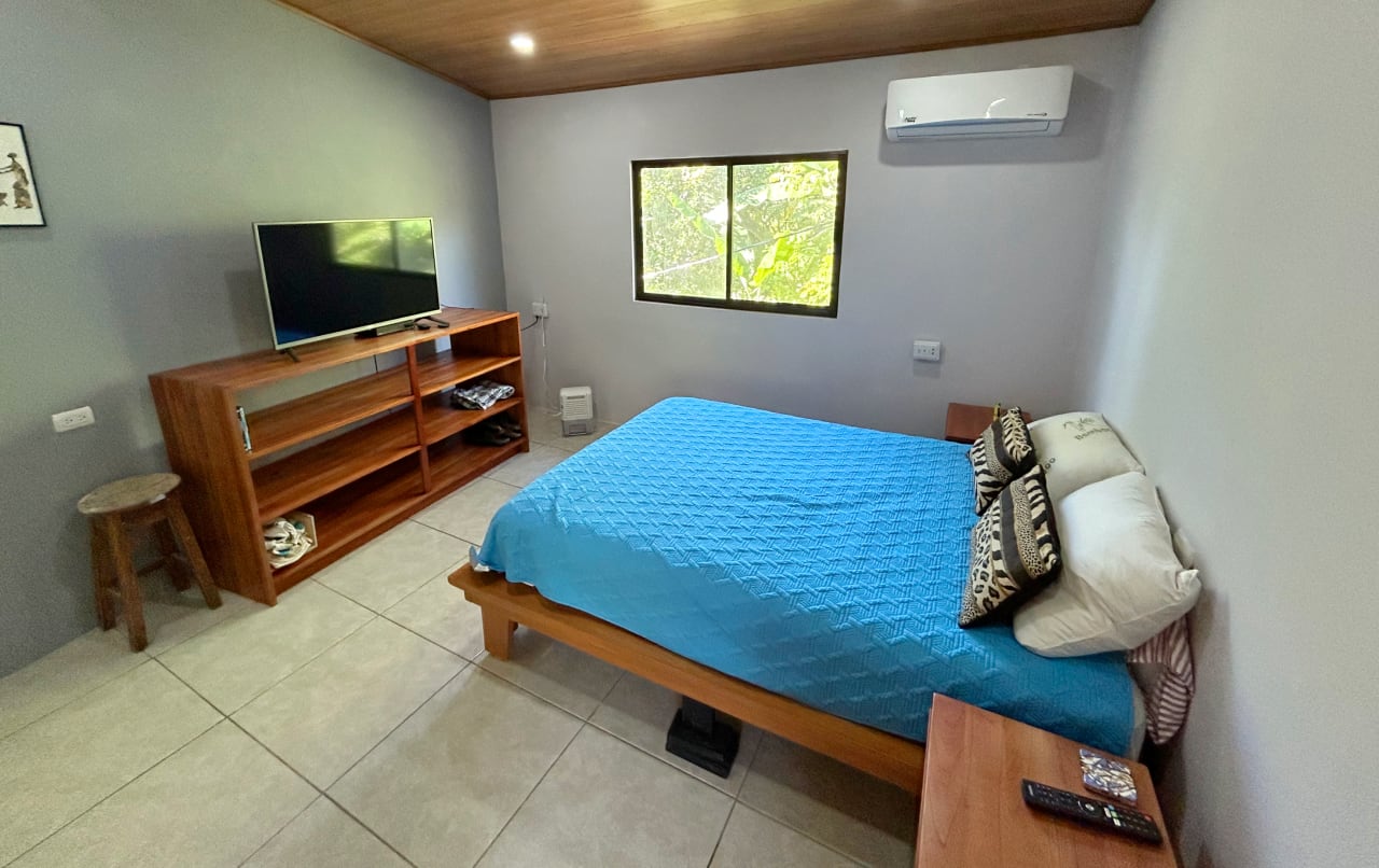 Bernie's Hideaway, 3 Bedroom Home with Pool Close to the Uvita Watrfall!