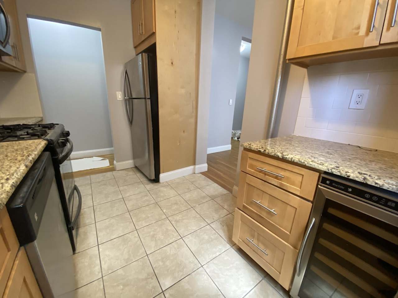 STREET Nicholas AVENUE