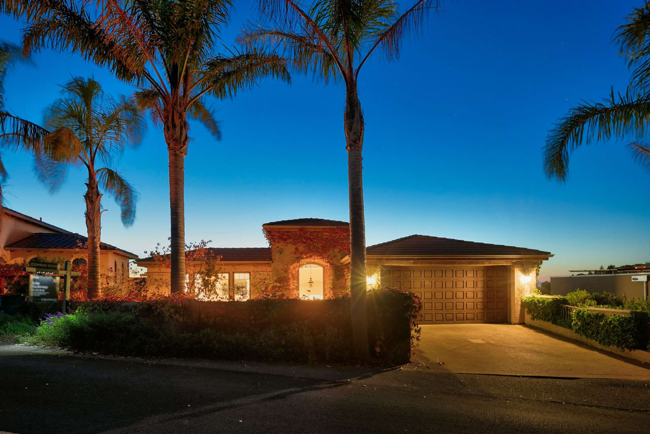 Spacious Mediterranean with Spectacular Bay Views in the Claremont Hills