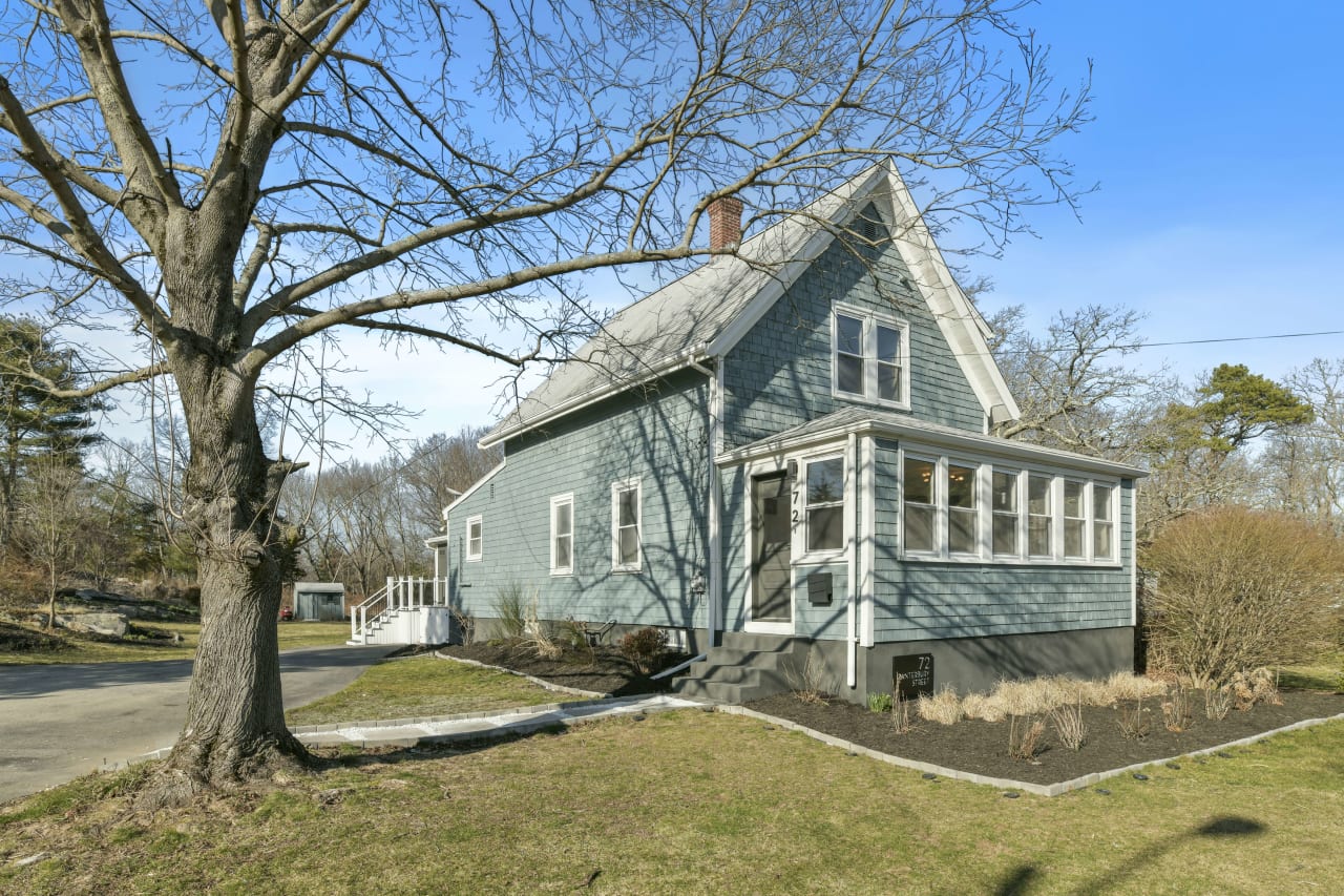 Quintessential Hingham Residence 