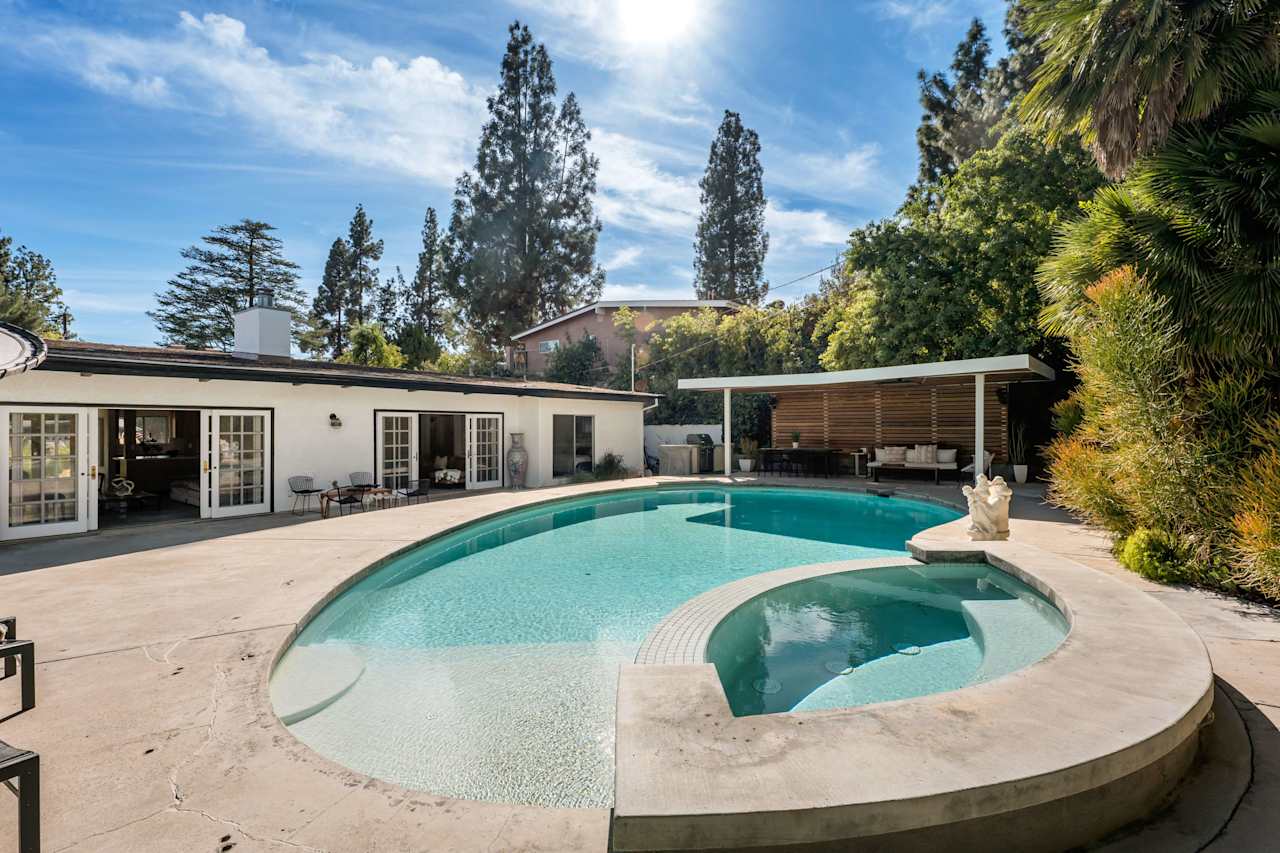 23811 Albers St Jeff Biebuyck & Dana Olmes Luxury Homes Calabasas