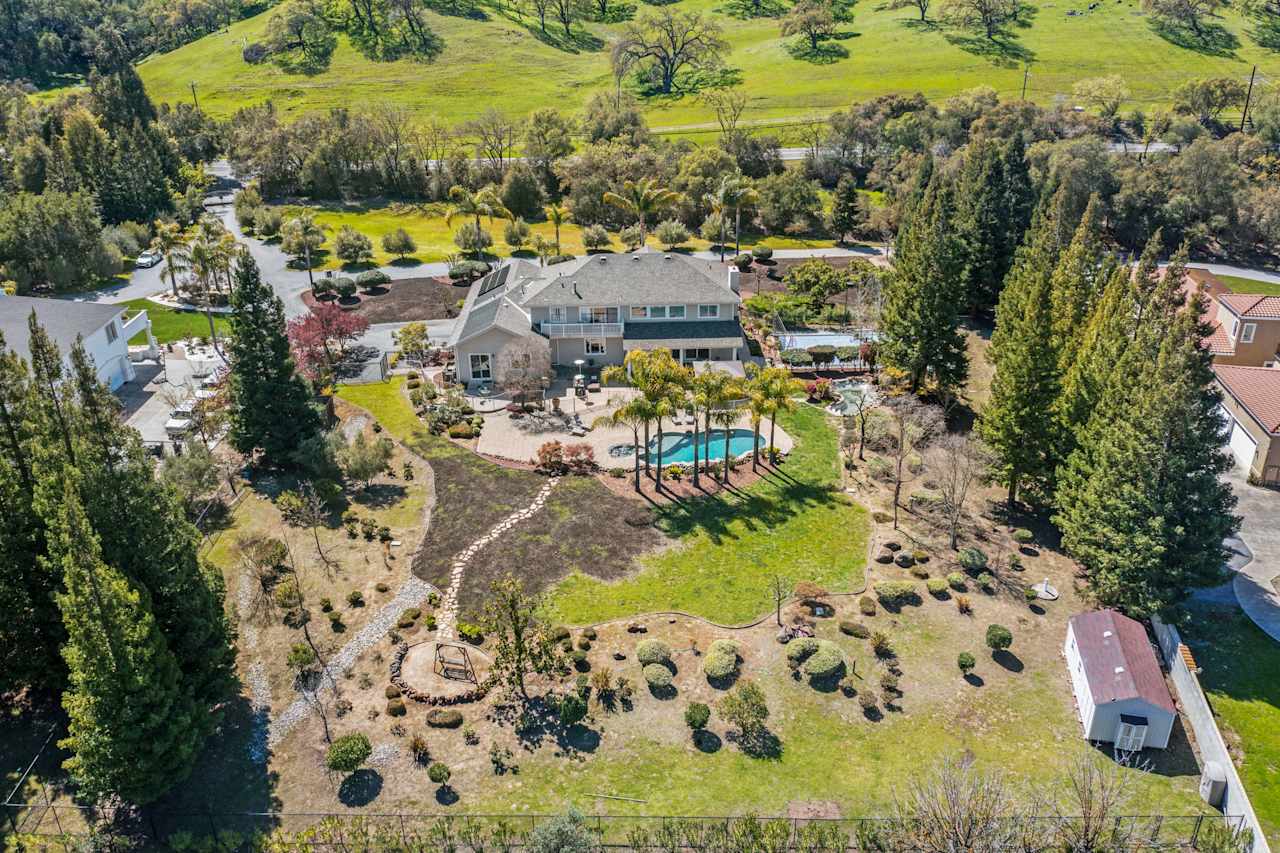 21690 Calero Creek Court, Almaden