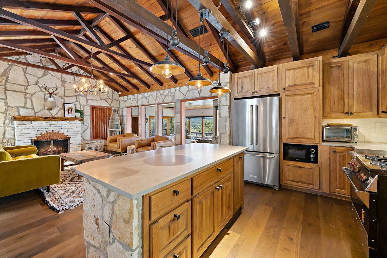 LAKE TRAVIS CABIN Jana Birdwell Austin Real Estate Agent