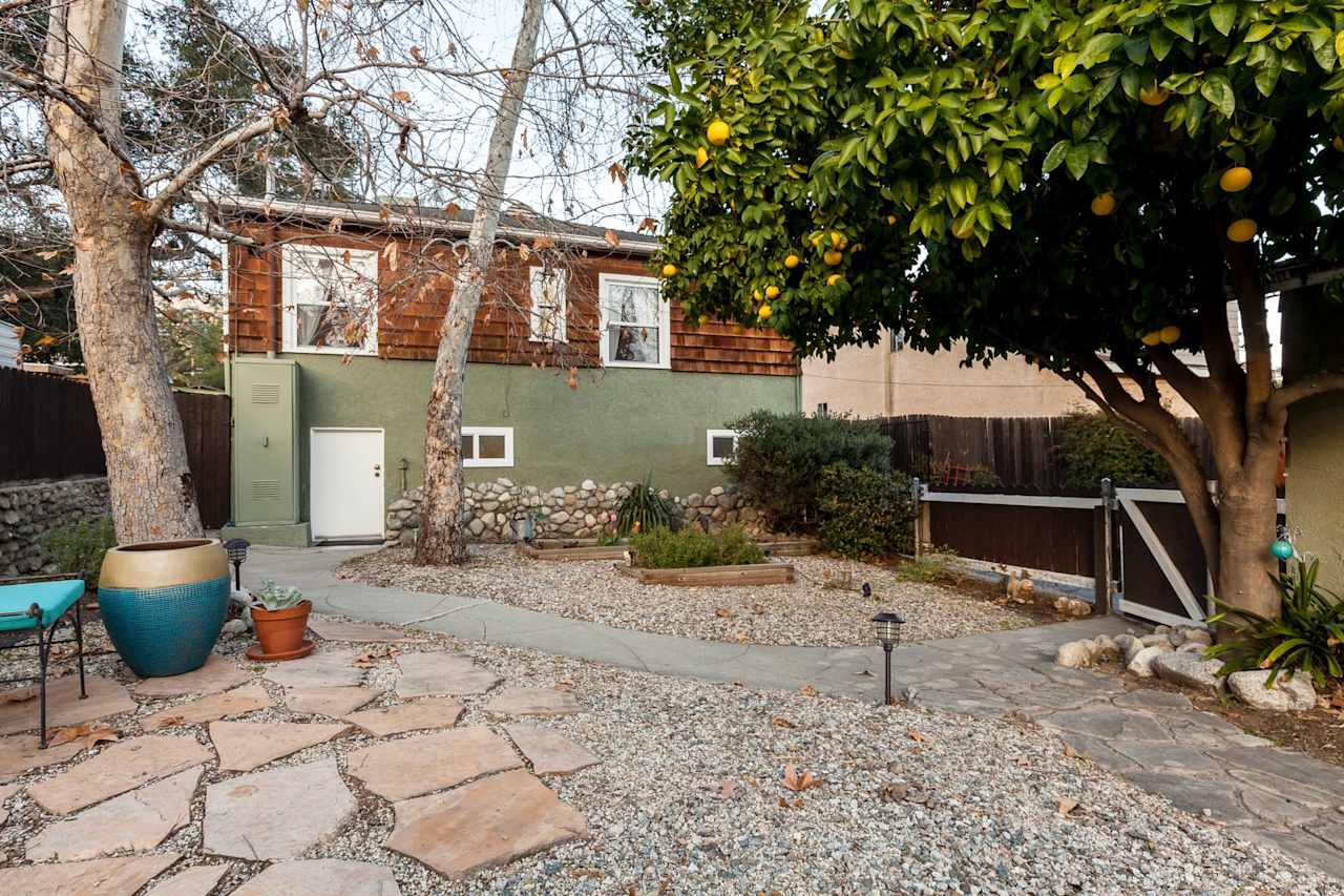 3430 MONTROSE Avenue