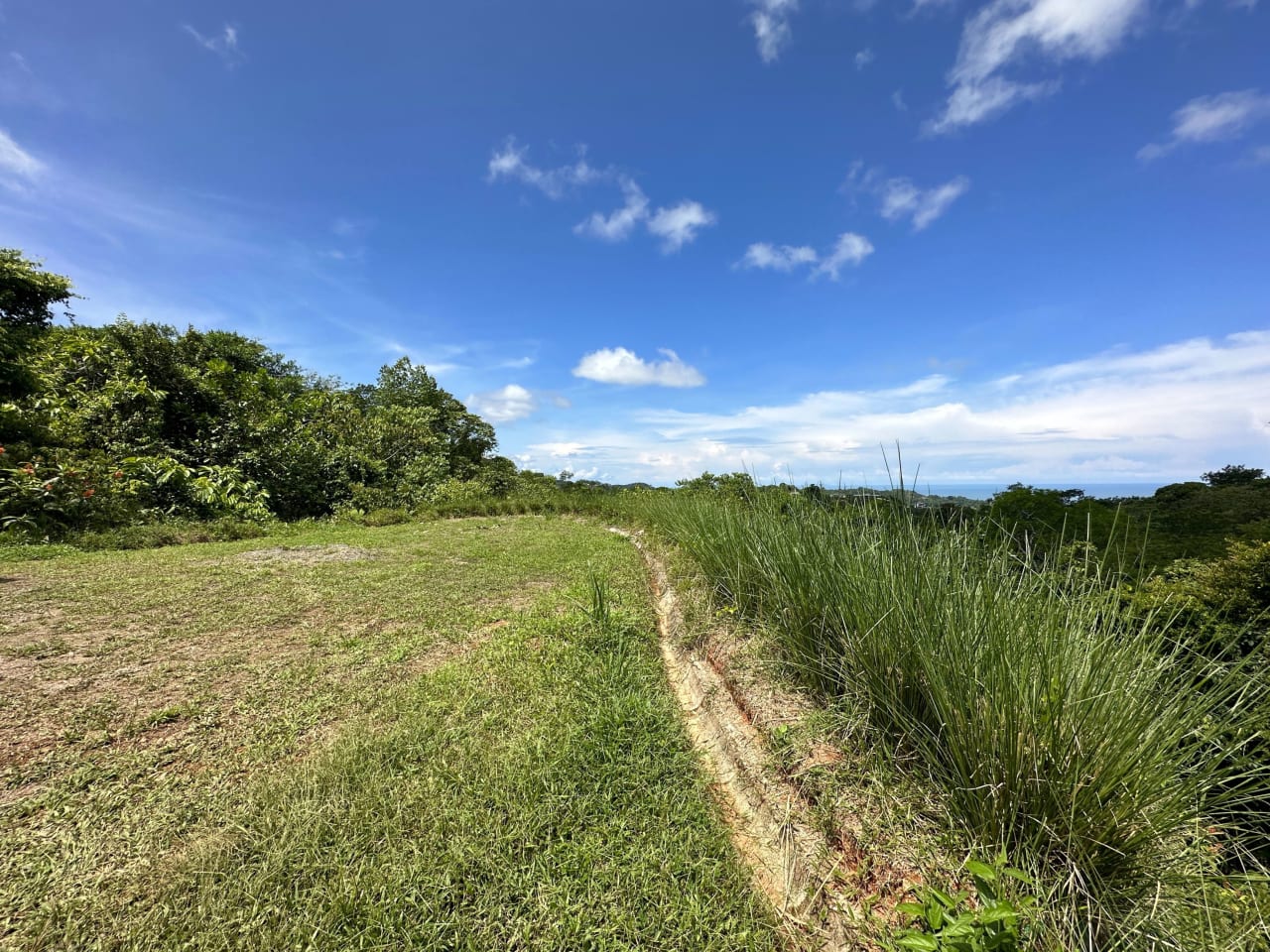 Gorgeous Ocean and Mountain Views in a Tropical Gated Community Ojochal 