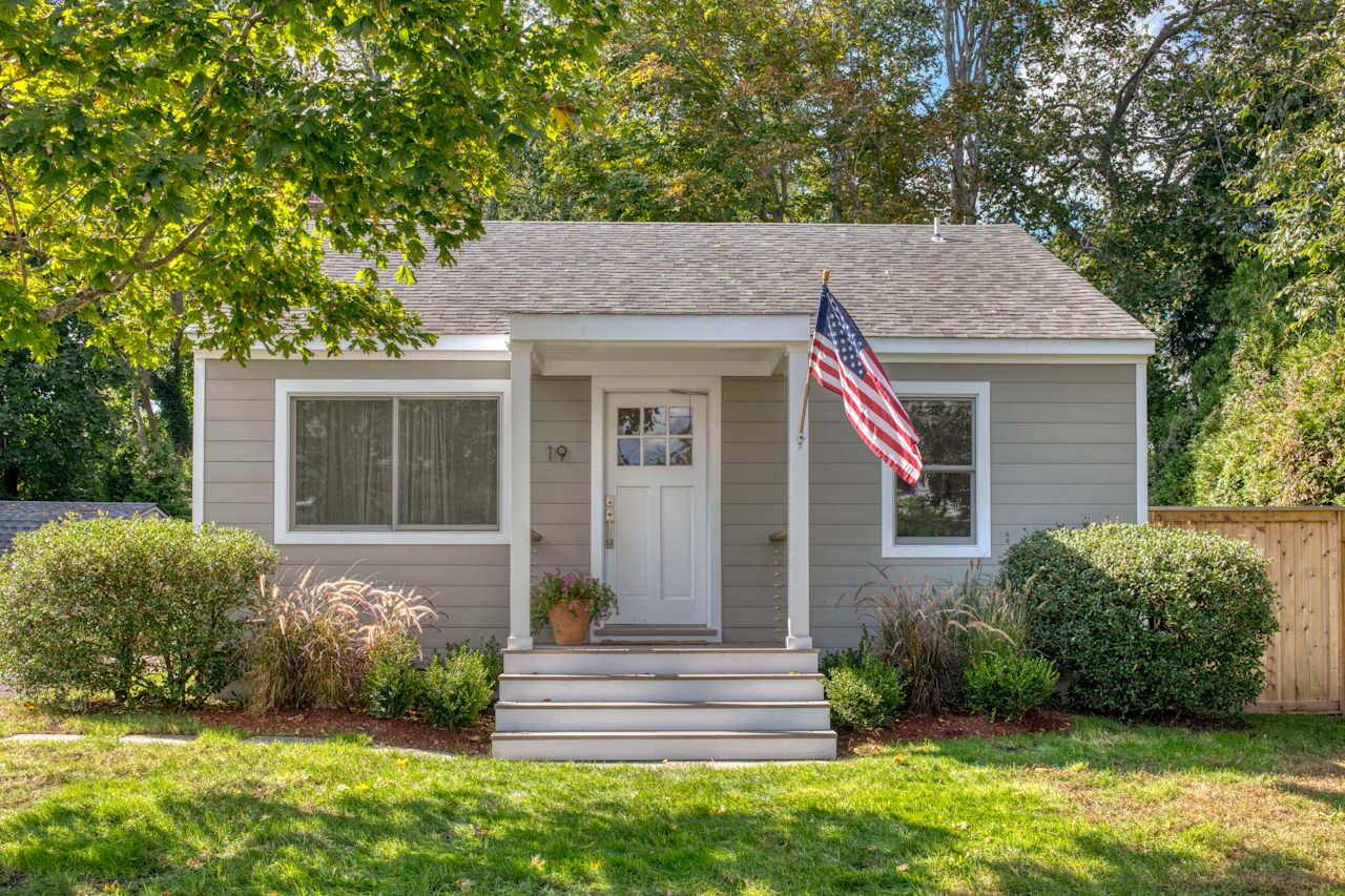 19 William Street Sag Harbor Village, NY 11963 2 Beds CeeJackTeam