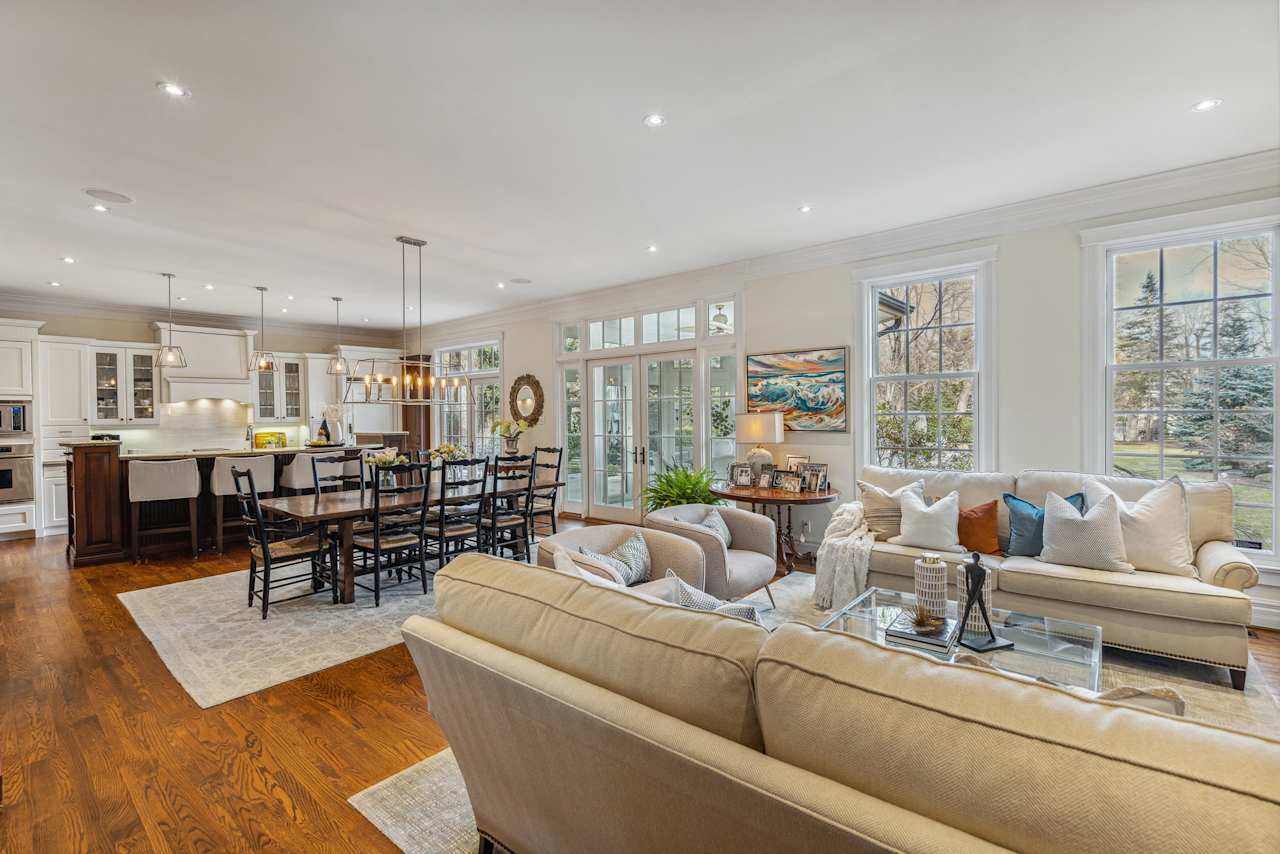 317 Chartwell Road Oakville, ON L6J 4A1 Goodale Miller Team