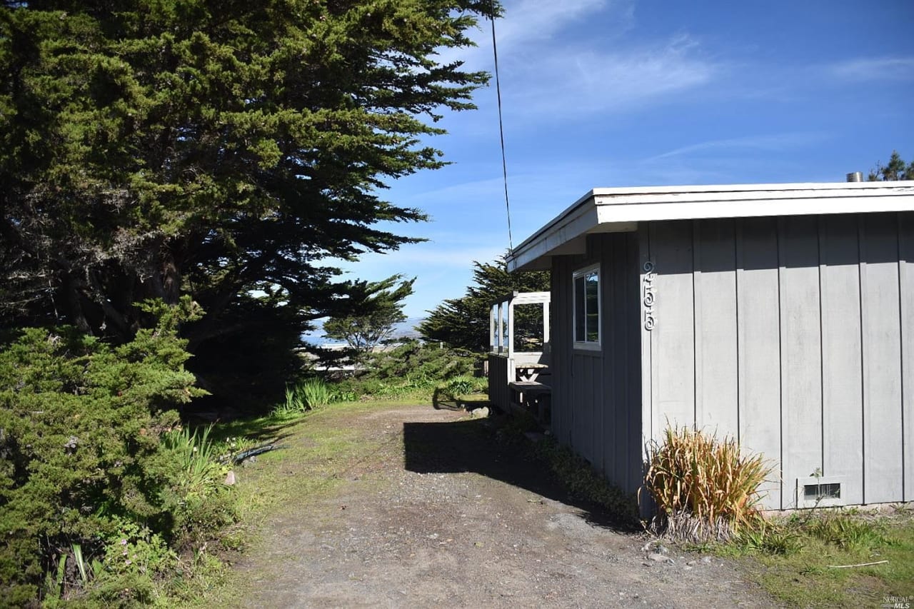 255 Driftwood Avenue