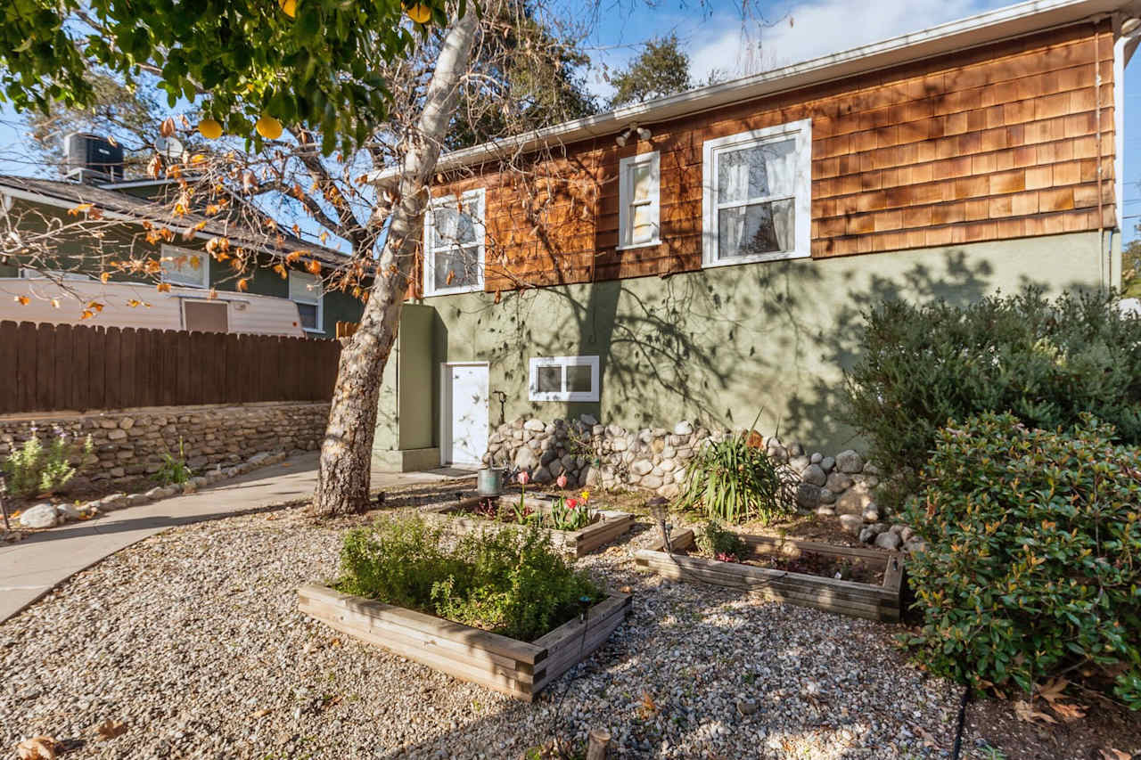 3430 MONTROSE Avenue