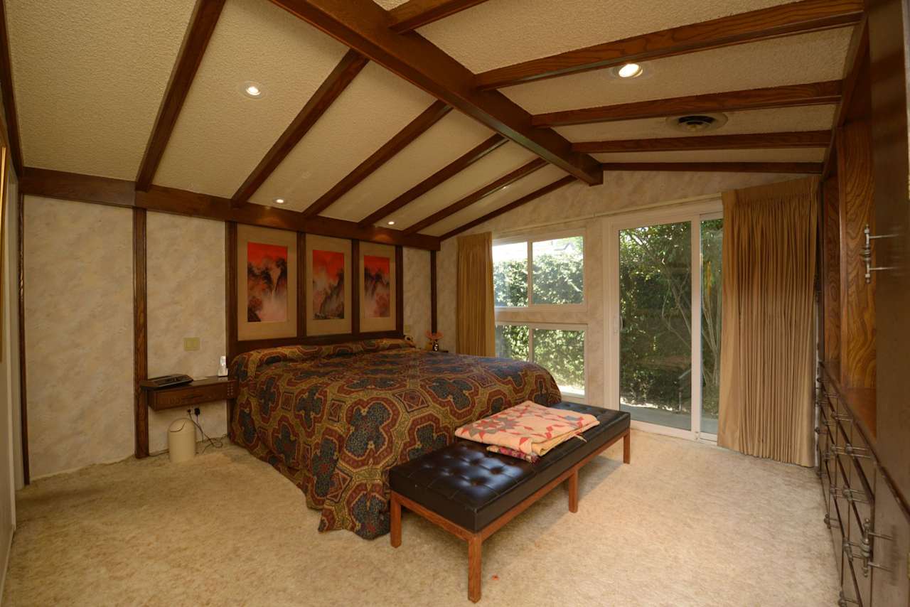 8768 QUAKERTOWN Avenue