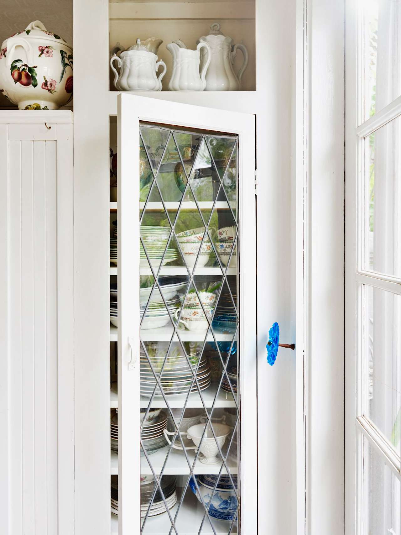 8805 LOOKOUT MOUNTAIN Avenue