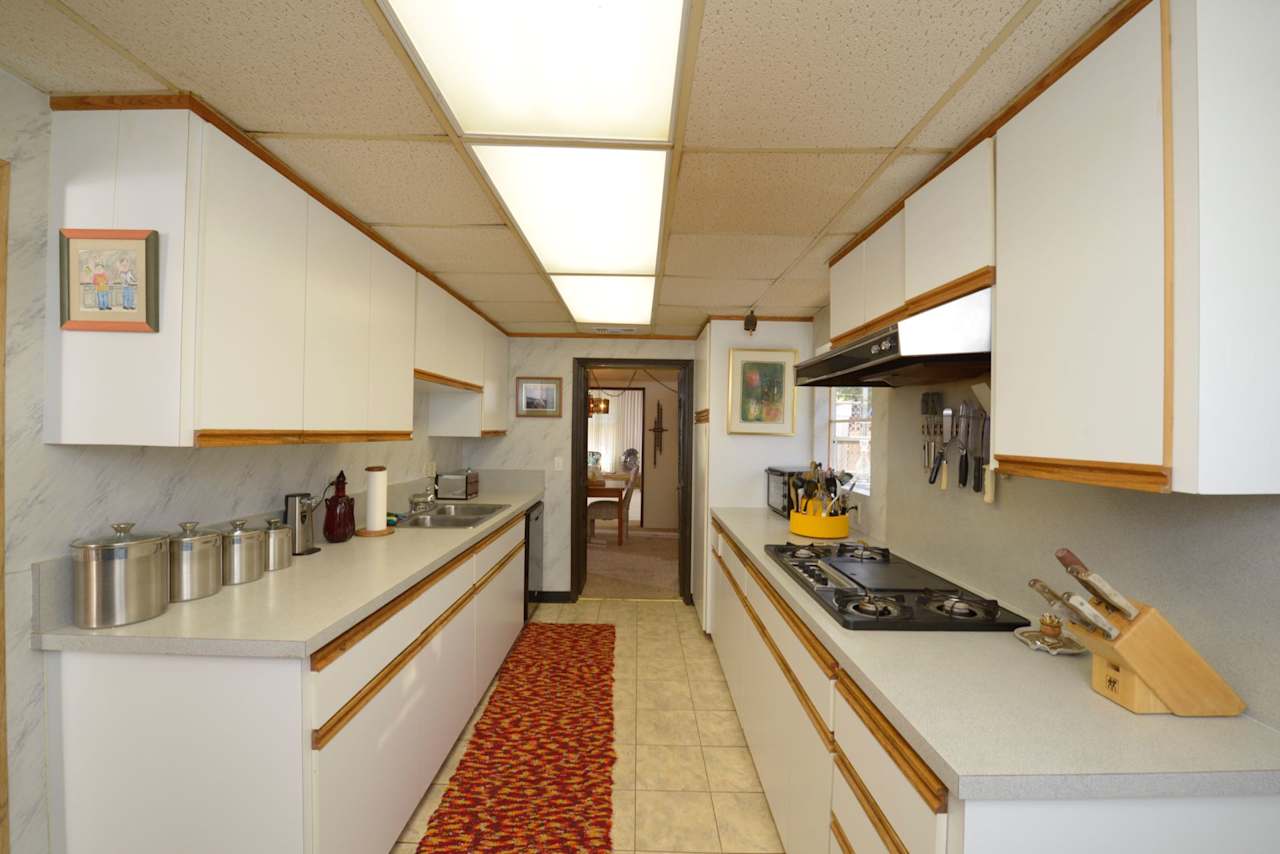 8768 QUAKERTOWN Avenue