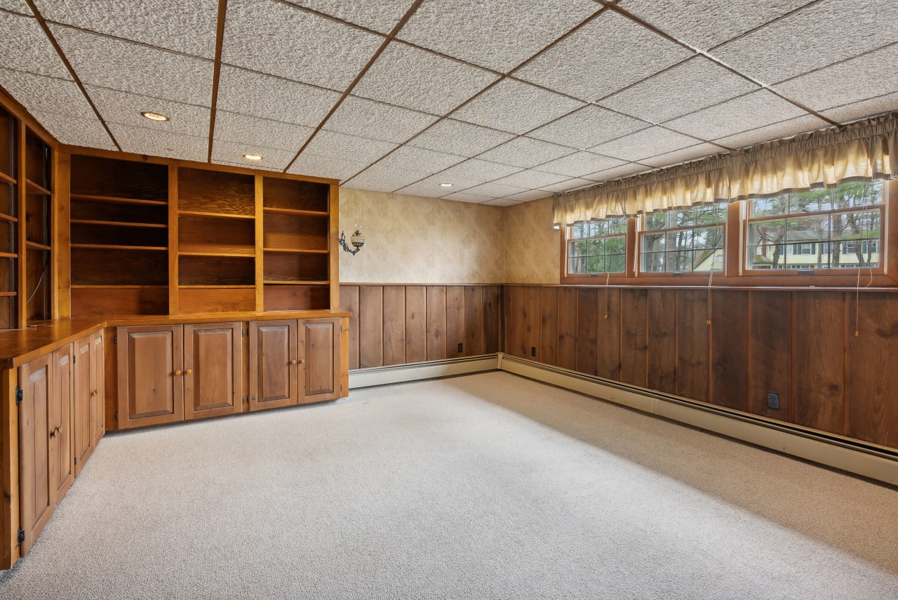 Home For Sale in Windham, Maine 25 Acorn Lane Tomazin Goff Realty