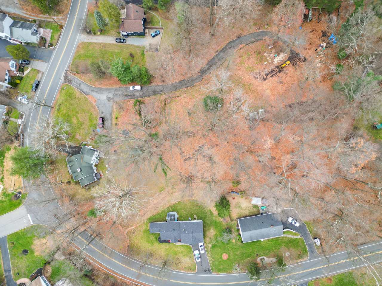 192 Runnymede Rd West Caldwell, NJ 07006 5 Beds, 2 Baths