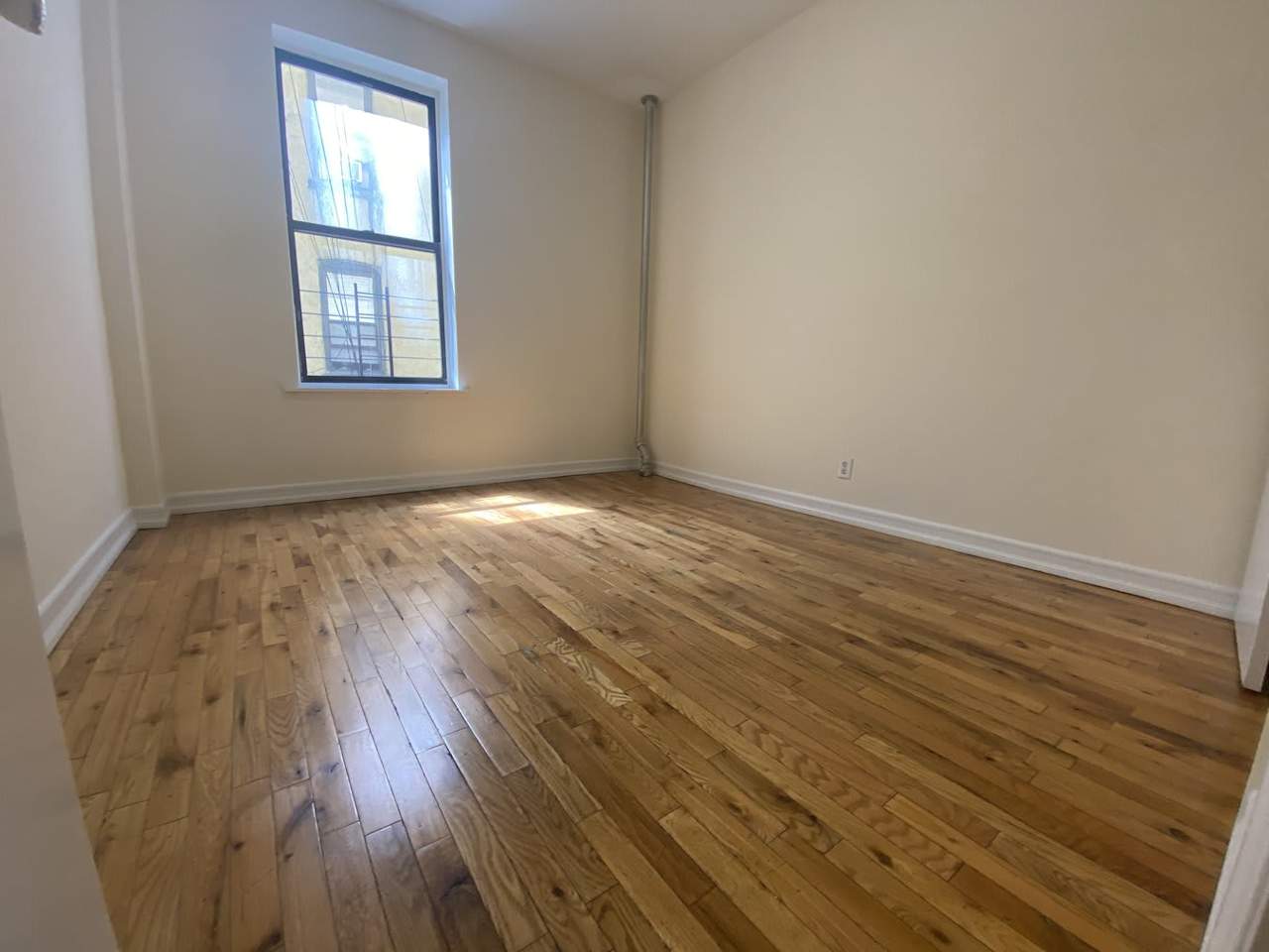 STREET Nicholas AVENUE