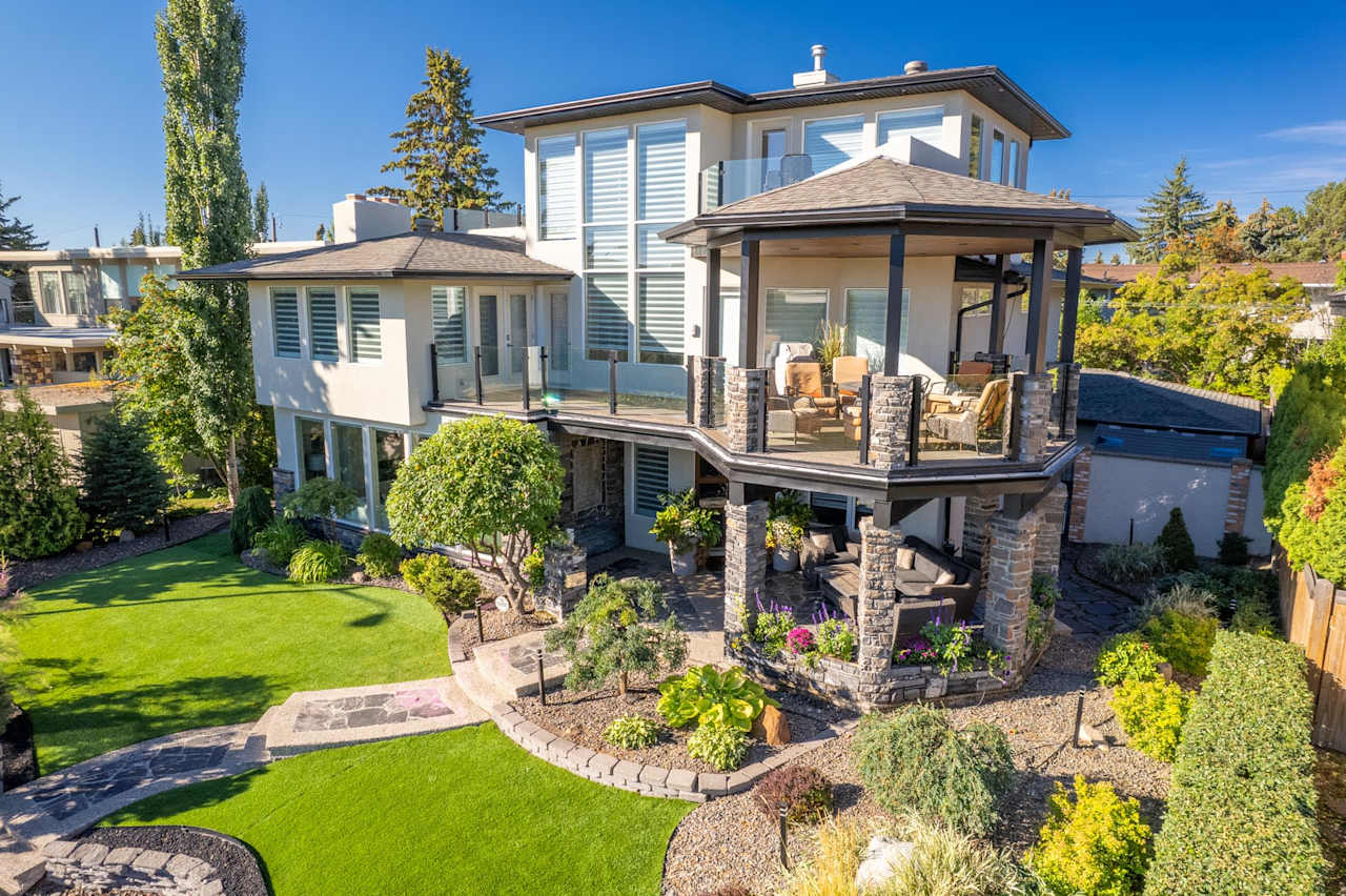 9028 Valleyview Dr NW Edmonton, AB T5R 5T6 4 Beds Rimrock Real Estate