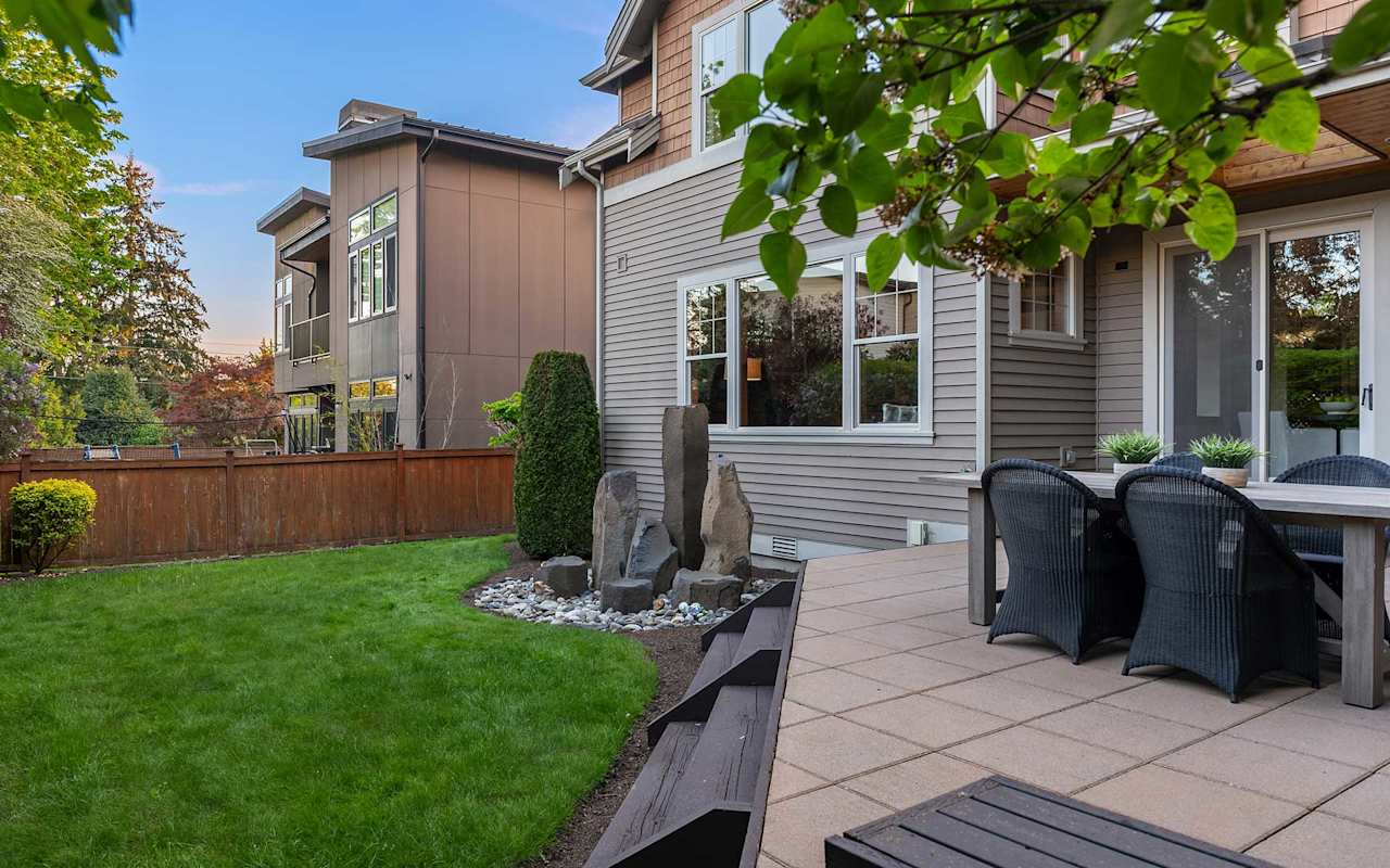 Inviting Northwest Style Just Steps to The Bellevue Collection Team