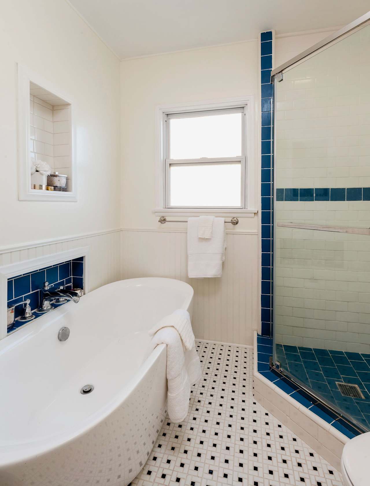 3430 MONTROSE Avenue