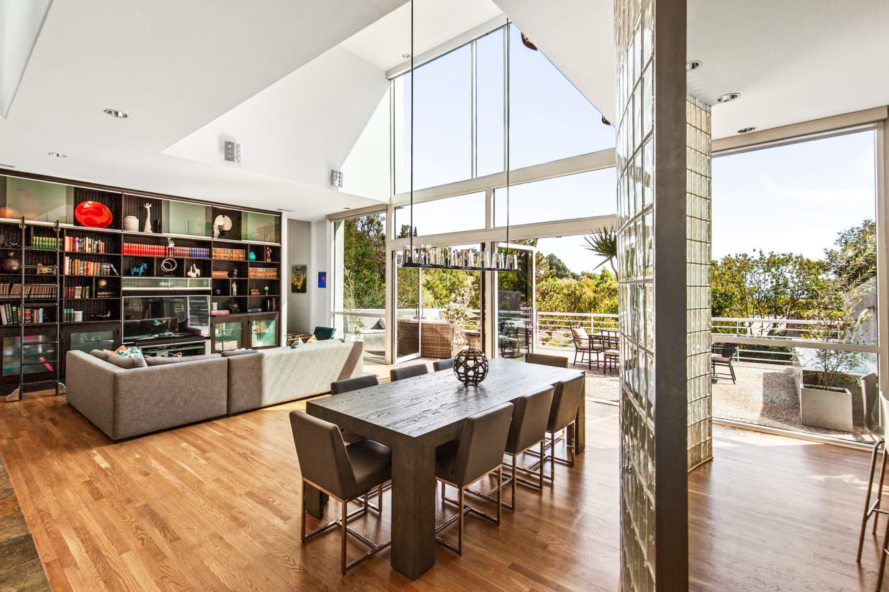 Commanding Architectural Upper Beachwood Canyon